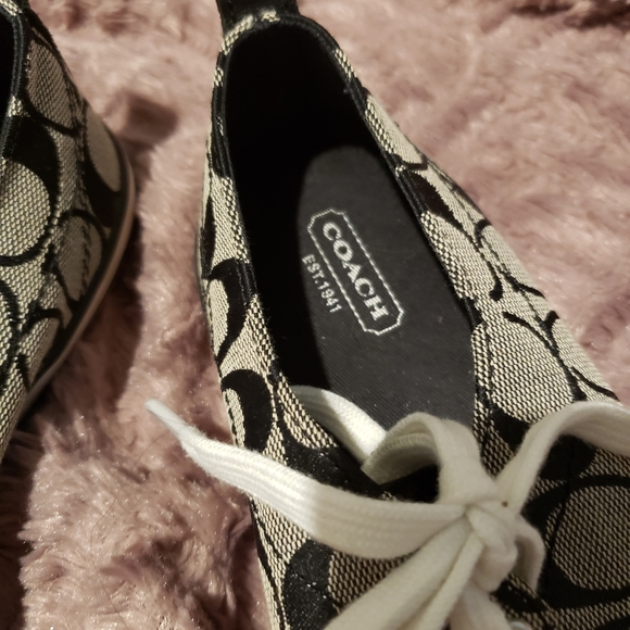 Coach shoes size 8.5 - Picture 3 of 3